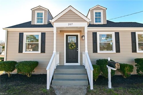 207 Fairview Cir N, Portsmouth, VA, 23702-1627 | Card Image