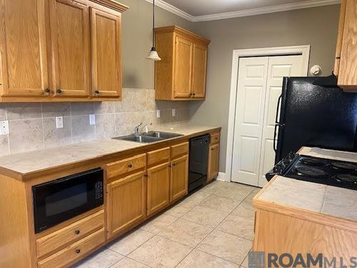 c-828 Meadow Bend Dr, Baton Rouge, LA, 70820-7708 | Card Image