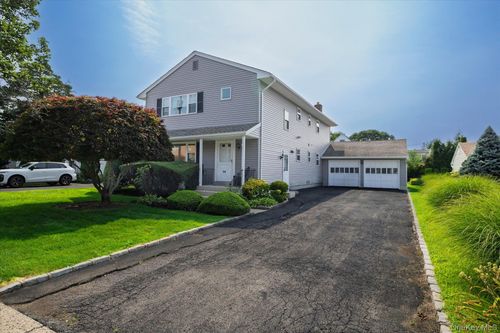 94 S Centre Ave, Rockville Centre, NY, 11570-5718 | Card Image