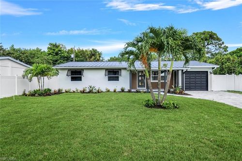 975 22nd Ave, NAPLES, FL, 34103-4837 | Card Image