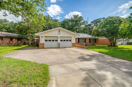 616 Post Oak Dr, Hurst, TX, 76053-6520 | Card Image