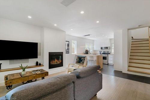 20 Ramore St, Cambridge, ON, N1S2P8 | Card Image