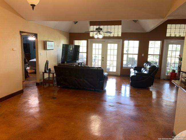 208 Scenic Mountain Dr, House other with 2 bedrooms, 3 bathrooms and null parking in Lakehills TX | Image 16