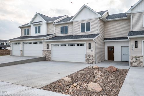 5110 Durango Dr, Bismarck, ND, 58503-8637 | Card Image