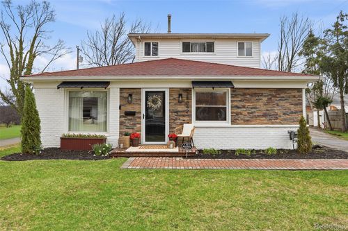 28042 Brentwood St, Southfield, MI, 48076-3002 | Card Image