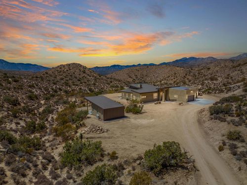 7852 Pinon Dr, Yucca Valley, CA, 92284-2400 | Card Image