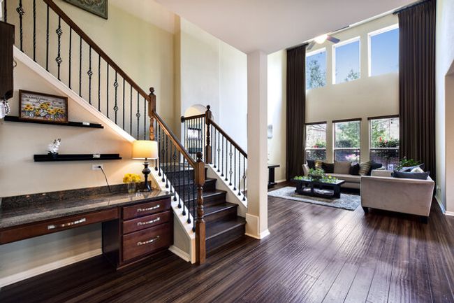 Desk built in! Homework, your work? Whatever you require!! | Image 10