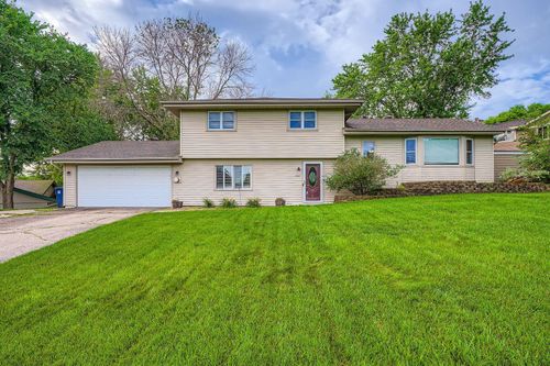 3001 Country Wood Dr, Burnsville, MN, 55337-3461 | Card Image