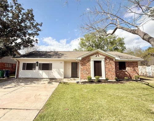 109 Houston St, Angleton, TX, 77515-4136 | Card Image