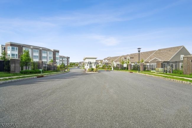 UNIT-103 - 2 Vanderbilt Blvd, Townhouse with 2 bedrooms, 2 bathrooms and null parking in Florham Park NJ | Image 35