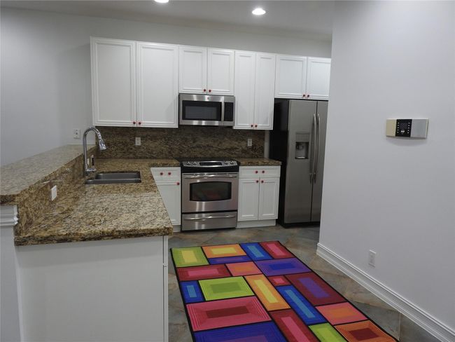 2299 - 2299 Ne 9 Th Ave, Townhouse with 3 bedrooms, 3 bathrooms and null parking in Wilton Manors FL | Image 9