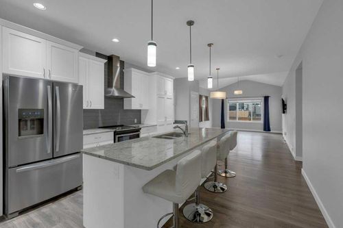 137 Willow Pk, Cochrane, AB, T4C2N3 | Card Image