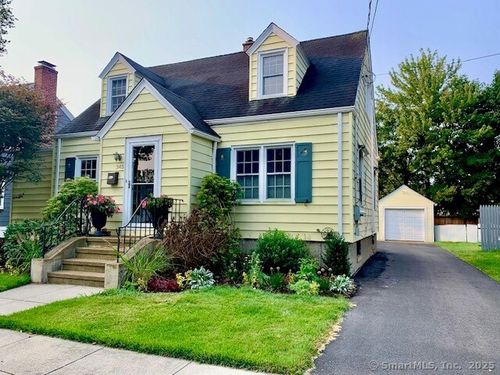 345 Courtland Ave, Bridgeport, CT, 06605-3320 | Card Image