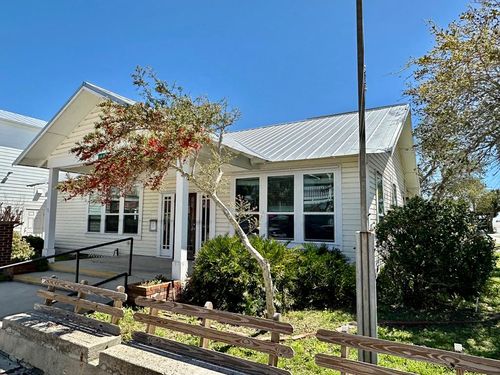 490 2nd St, CEDAR KEY, FL, 32625-5118 | Card Image