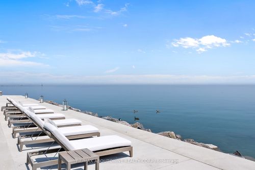 3 Ennisclare Dr E, Oakville, ON, L6J4N3 | Card Image