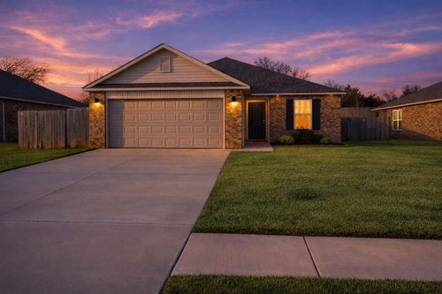 1921 W Hunter Springs Way, Mustang, OK, 73064-7274 | Card Image