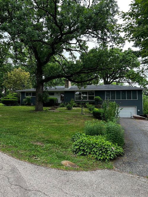355 Hiawatha Dr, Lake In The Hills, IL, 60156-1425 | Card Image