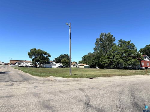 705 E 2nd St Street, Miller, SD, 57362 | Card Image