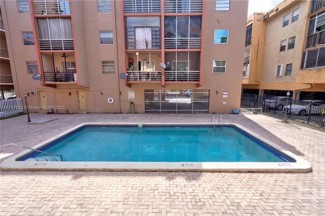 APT-220 - 6095 W 19 Th Ave, Condo with 2 bedrooms, 2 bathrooms and null parking in Hialeah FL | Image 8