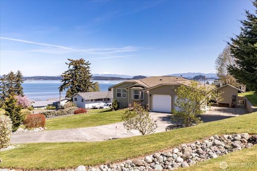 606 Maplewood Loop, Oak Harbor, WA, 98277-7713 | Card Image