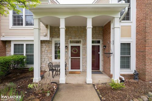 56471 Chesapeake Trl, Shelby Township, MI, 48316-5048 | Card Image