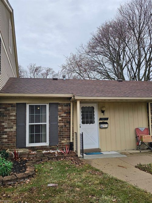 34273 Garfield Cir, Fraser, MI, 48026-4003 | Card Image