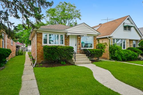 1032 Eastern Ave, Bellwood, IL, 60104-2413 | Card Image