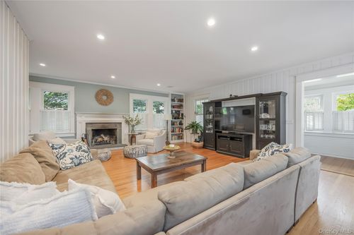 151 Church Ave, Islip, NY, 11751-4301 | Card Image