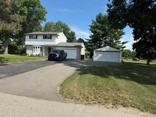 2555 Judy Ln, Shelby Township, MI, 48316-2745 | Card Image