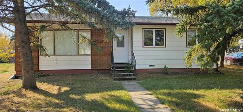 1101 Division St, Vanguard, SK, S0N0E6 | Card Image