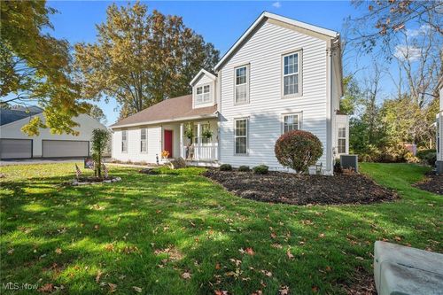 8013 Amberly Cir Nw, North Canton, OH, 44720-5667 | Card Image