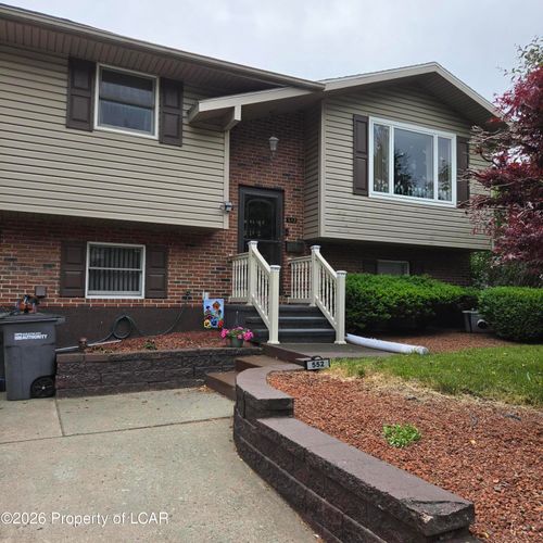 552 Kiefer Ave, Hazleton, PA, 18201-7722 | Card Image