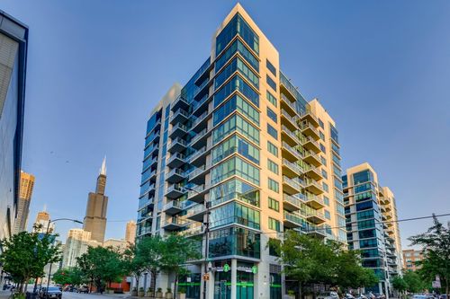 1009b-123 S Green St, Chicago, IL, 60607-3499 | Card Image