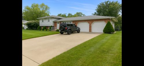 613 Dogwood Dr, Trail Creek, IN, 46360-7133 | Card Image