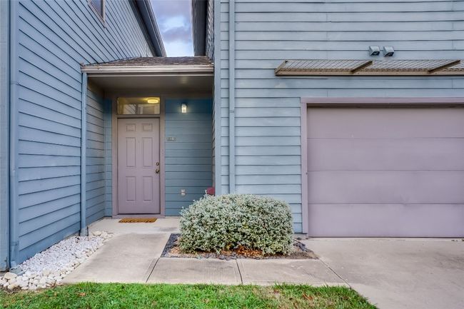 APT-1102 - 1201 Grove Blvd, Condo with 2 bedrooms, 3 bathrooms and 1 parking in Austin TX | Image 18