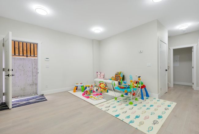 212 Blackman St, House other with 6 bedrooms, 5 bathrooms and 5 parking in New Westminster BC | Image 31