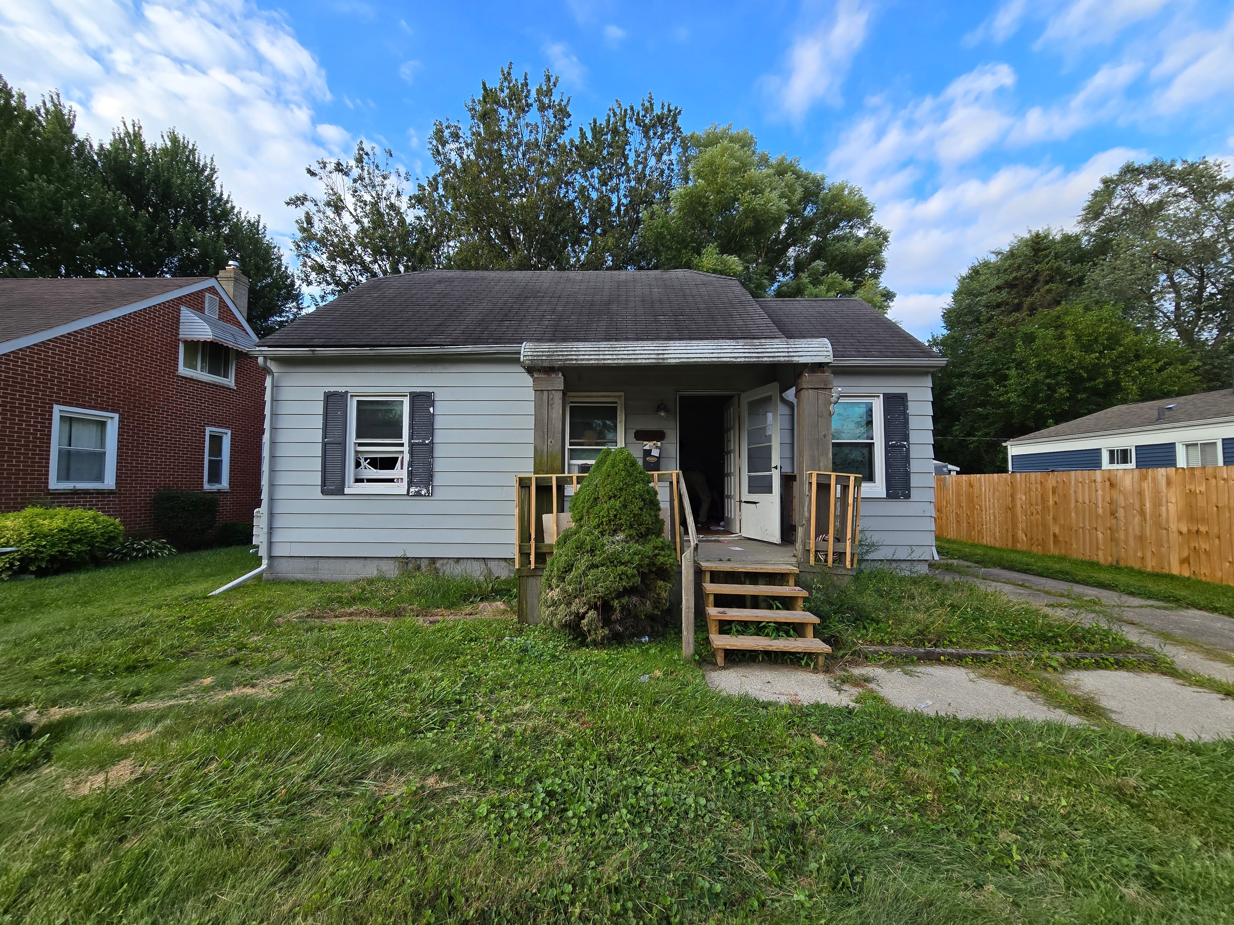 Maple St, Saint Clair Shores, MI 48081