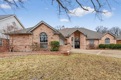 3211 Summergrove Dr, Arlington, TX, 76001-6567 | Card Image