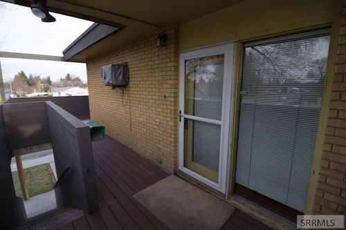 2-220 N Fanning Ave, Idaho Falls, ID, 83401-2702 | Card Image