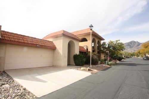 5617 N Camino De La Noche, Tucson, AZ, 85718-4401 | Card Image