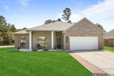 26340 Robindale Dr, House other with 3 bedrooms, 2 bathrooms and null parking in Denham Springs LA | Image 1