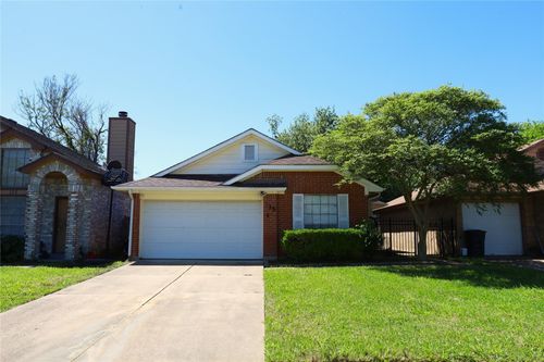 135 Cotton Dr, Lake Jackson, TX, 77566-5116 | Card Image