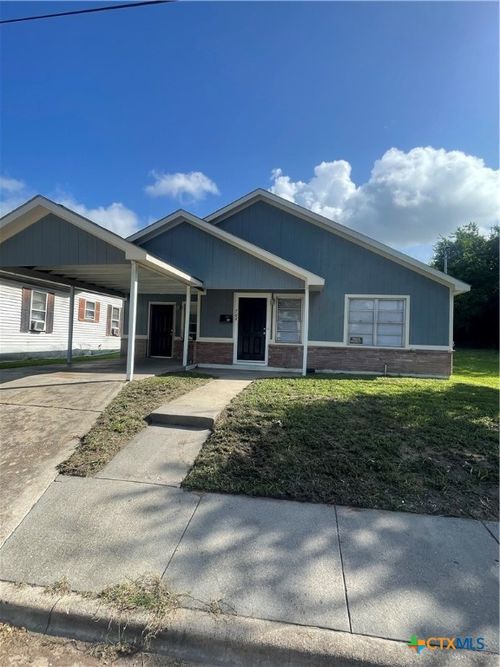 704 E 2nd St, Victoria, TX, 77901-9226 | Card Image