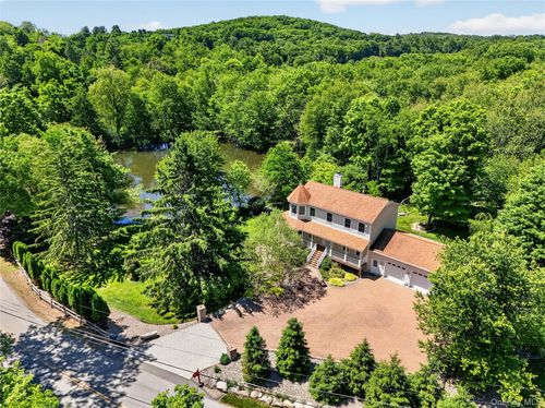 433 Barrett Hill Rd, Mahopac, NY, 10541-2409 | Card Image