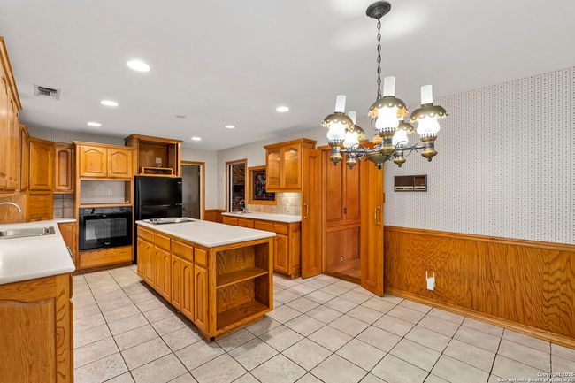 7835 Wild Eagle Rd, House other with 5 bedrooms, 3 bathrooms and null parking in San Antonio TX | Image 13