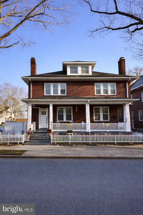 1961 Chestnut St, HARRISBURG, PA, 17104-1330 | Card Image