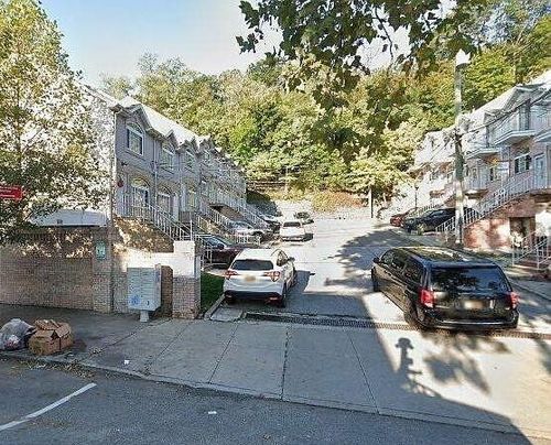 28 Maxi Ct, Staten Island, NY, 10304-5201 | Card Image