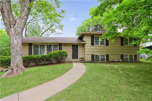6155 Ne Circle View Dr, Kansas City, MO, 64118-5104 | Card Image