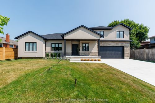 4 Meteor St, Niagara Falls, ON, L2S2T1 | Card Image
