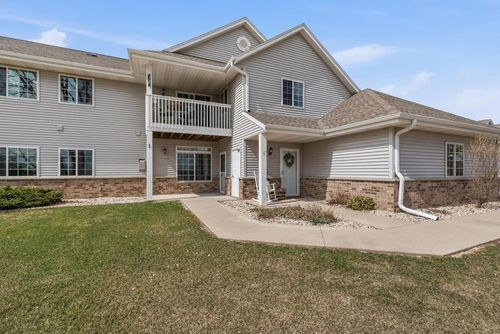 W197N17086 Stonewall Drive, Jackson, WI, 53037 | Card Image
